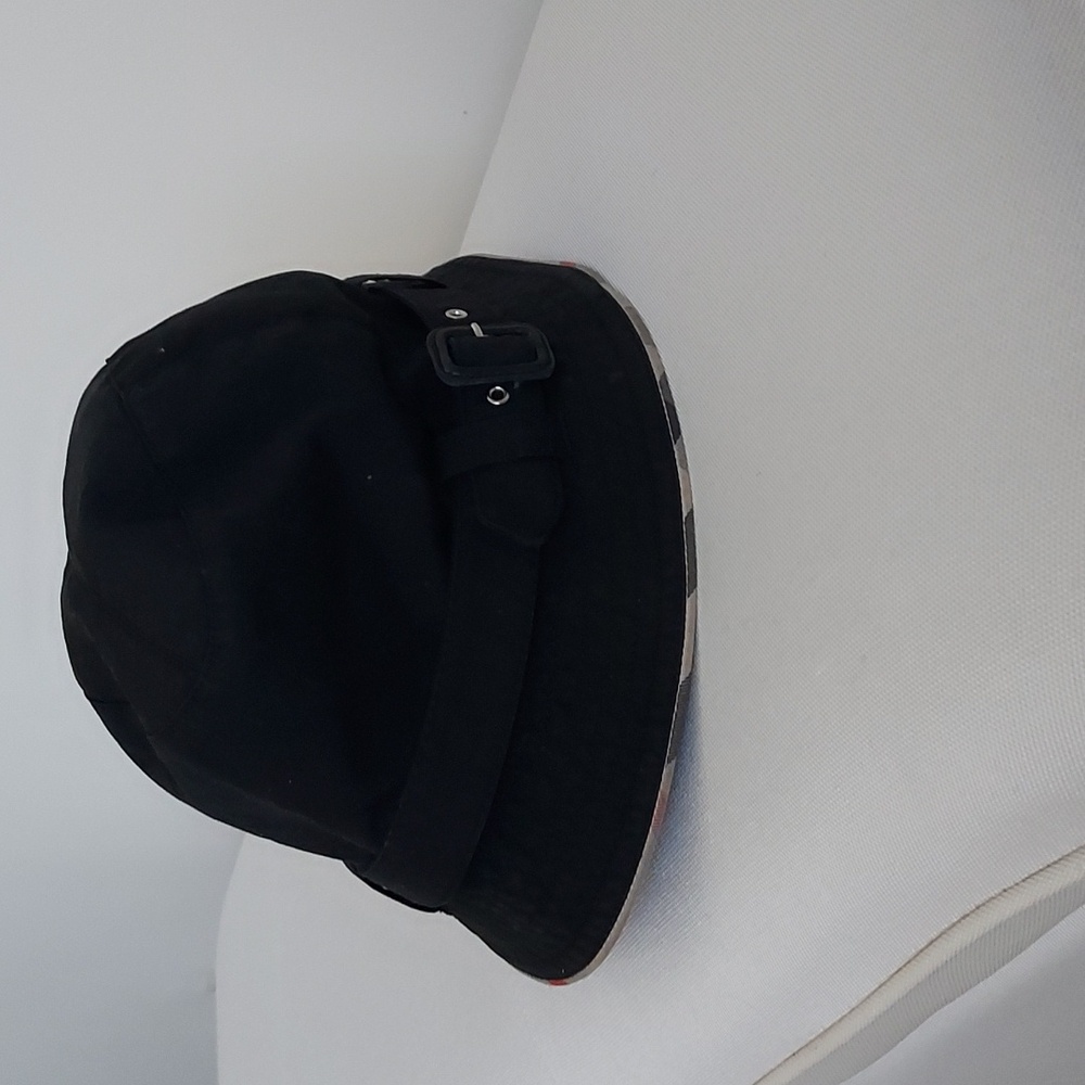 Burberry hat